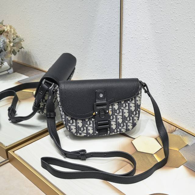 Upgraded version Original fabric with genuine leather, Di.Or's saddle clutch wi