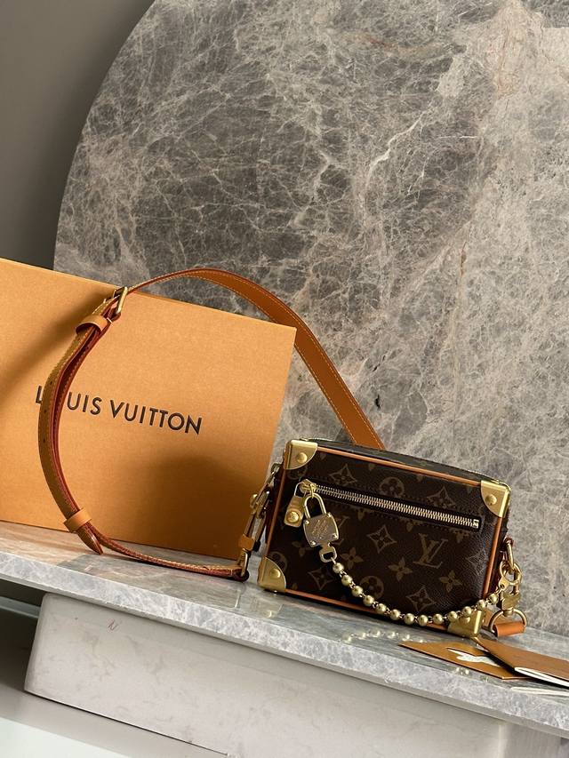 163 variable chip, top original M14729 This Mini Soft Trunk handbag combines Mon