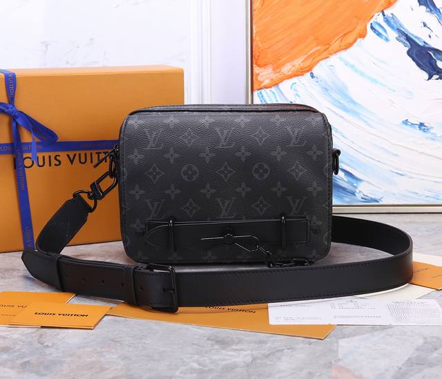 Top original model: M45585 Steamer Messenger Bag This new Steamer Messenger Bag