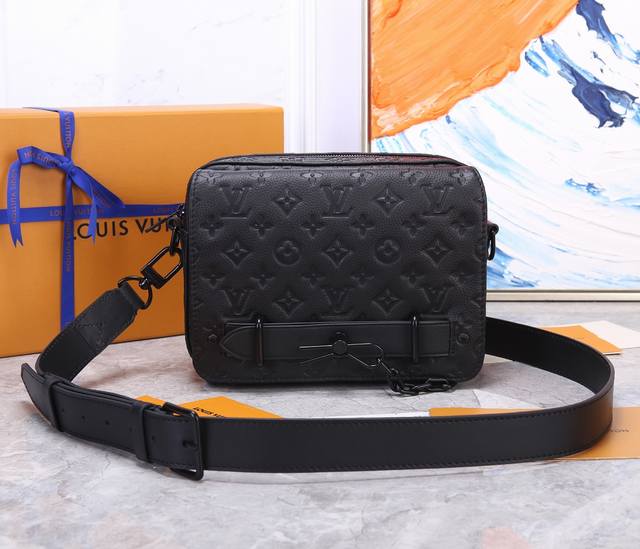 Top original model M57307 Imported first layer cowhide embossed Steamer messeng