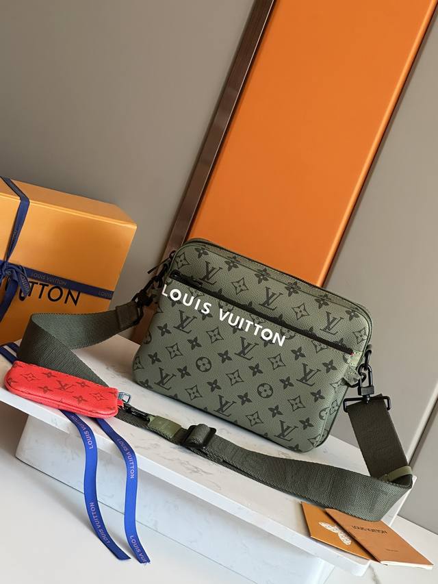 Top original quality Model: 23783 Green three-piece set This Trio messenger bag