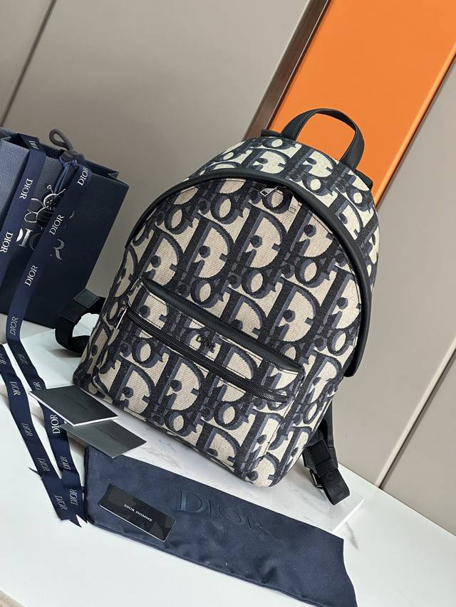 Top Original This Rider backpack is simple in style, with a classic preppy style