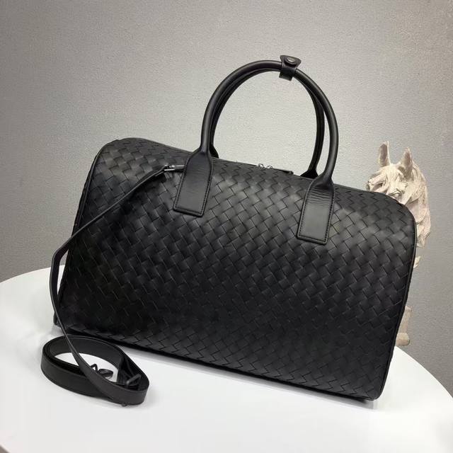 Bottegaveneta's new woven handbag, one-shoulder crossbody travel bag, the fully