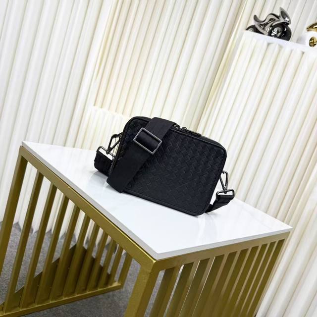 Bv-The latest men's small crossbody bag. Original quality. Official website. Use