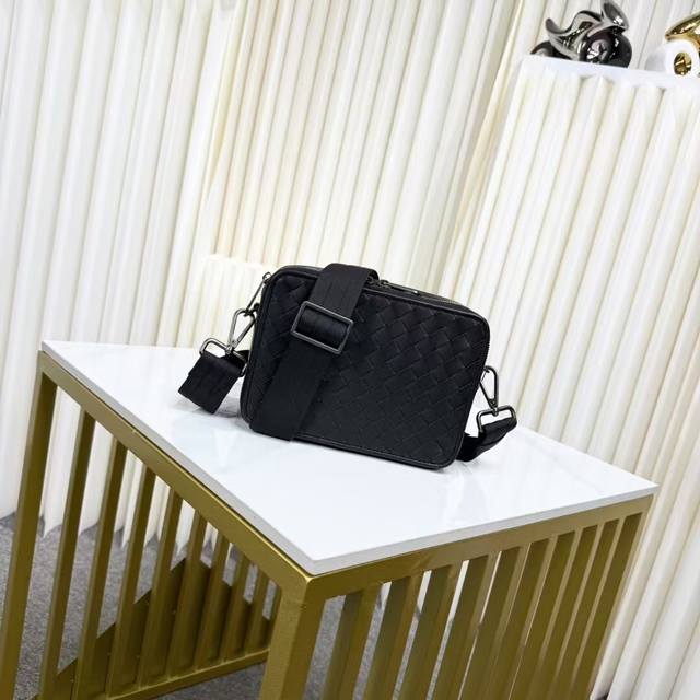 Bv-The latest men's small crossbody bag. Original quality. Official website. Use
