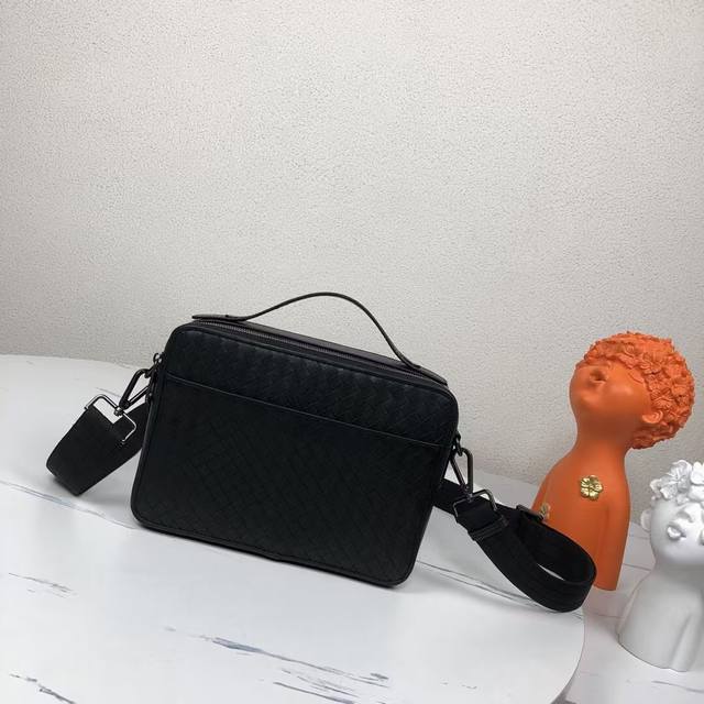 Bv-The latest men's small crossbody bag. Original quality. Official website. Use