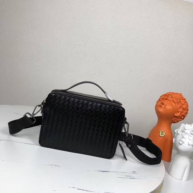 Bv-The latest men's small crossbody bag. Original quality. Official website. Use