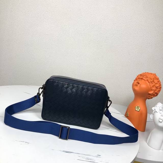 Bv-The latest men's small crossbody bag. Original quality. Official website. Use