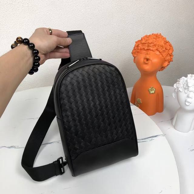 Bv latest men's chest bag original quality official website synchronized use of