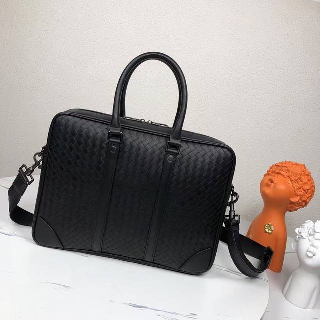 Bv Men's bag, briefcase, men's handbag, because every cell in their body is full