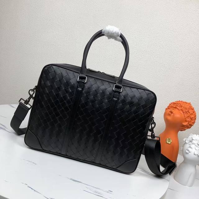 Bv Men's bag, briefcase, men's handbag, because every cell in their body is full