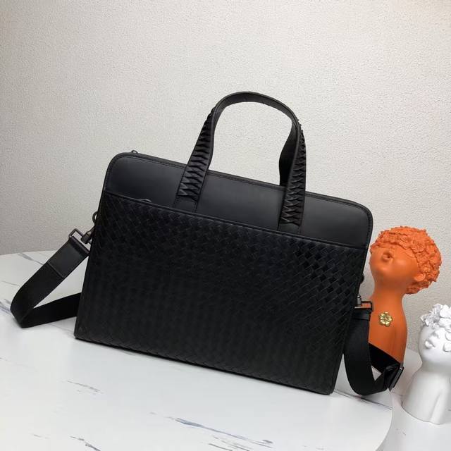 Bottega Venet men's top-level customized briefcase is well-known even without th