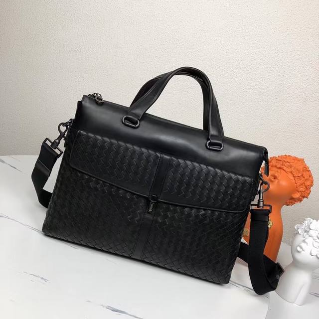 Bv The latest men's briefcase. Original quality. Official website. Use top waxed