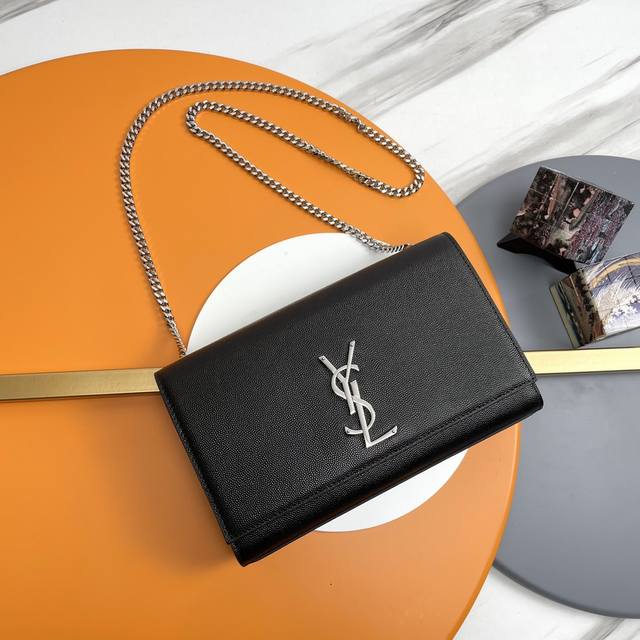 Top original If a girl wants to buy a bag that is classic, practical and easy to