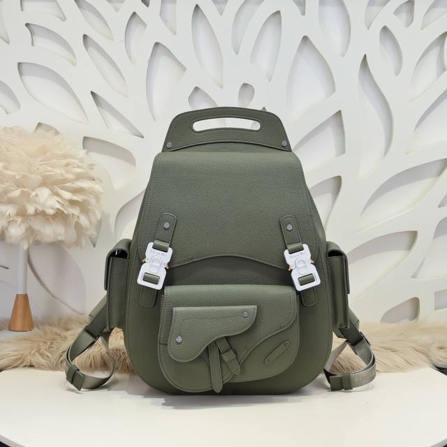Dior - The latest backpack from Dior. The original quality is synchronized with
