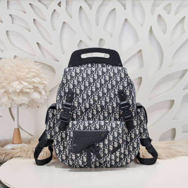 Dior - The latest backpack from Dior. The original quality is synchronized with