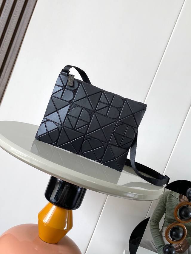 original single running volume Issey Miyake Bao Bao Size: 24.5Cm16Cm Issey Miya