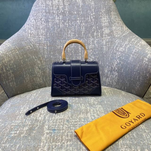 original single running volume Goyard Sagon Mini Mini Saigon Bag is one of the