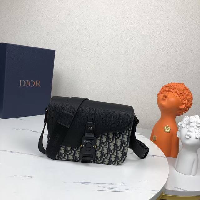 The highest version on the market, welcome to compare This saddle bag with shou