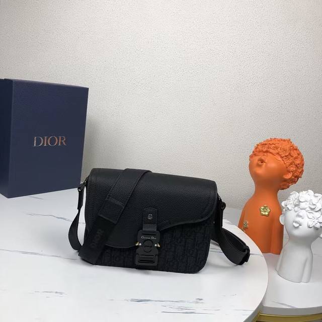 The highest version on the market, welcome to compare This saddle bag with shou