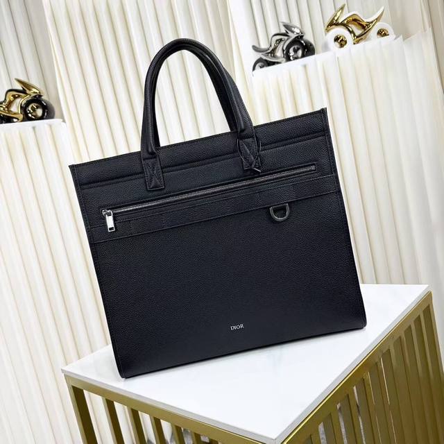The highest version on the market, welcome to compare This Safari handbag is a