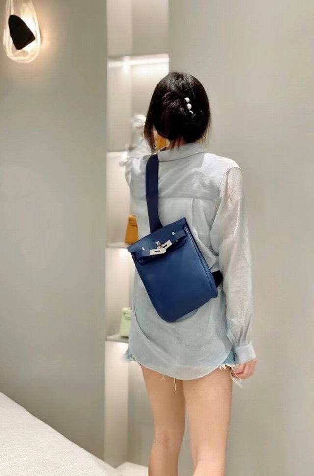 The latest style of the top counter mouse, the Hermes full leather chest bag, i