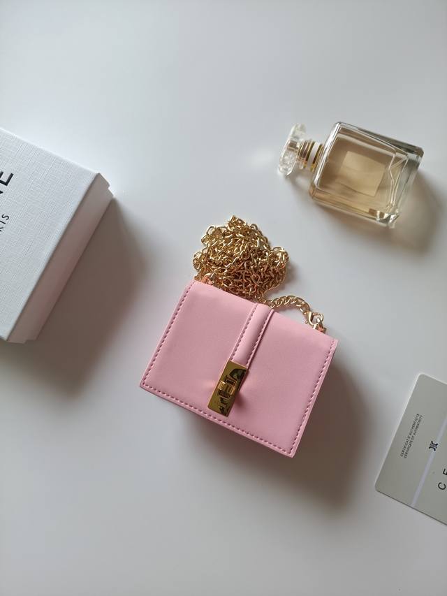 Celine latest chain card holder, Triomphe flap chain card holder, can be carried