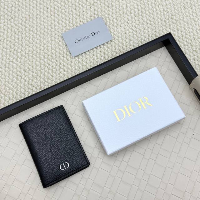 Dior's new bifold cardholder is an elegant accessory that showcases Dior's exqui