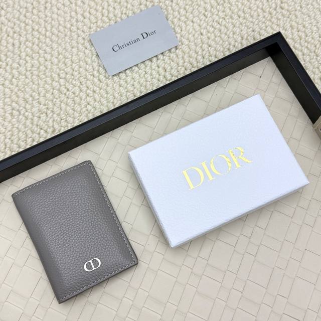 Dior's new bifold cardholder is an elegant accessory that showcases Dior's exqui