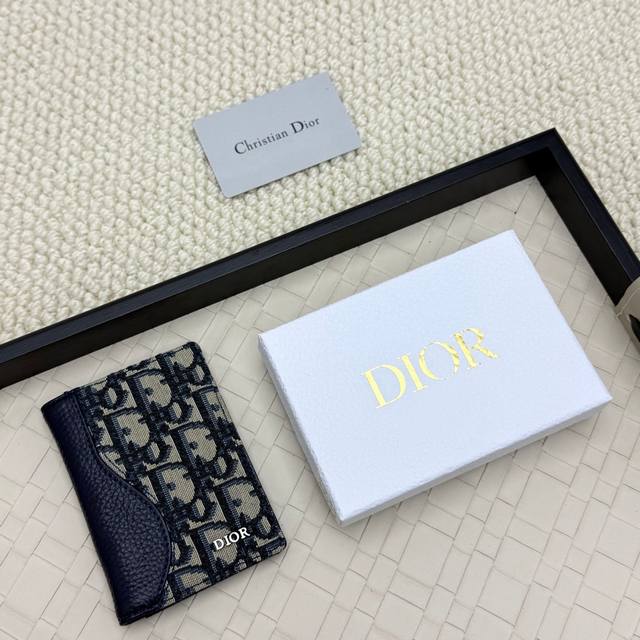 Dior's new bifold cardholder is an elegant accessory that showcases Dior's exqui