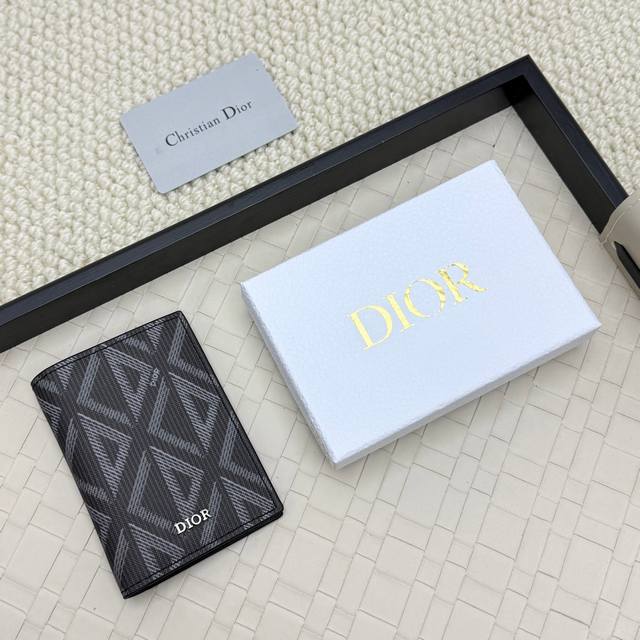 Dior's new bifold cardholder is an elegant accessory that showcases Dior's exqui