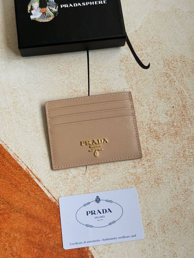 Prada classic women's card holder, model 1Mc025, with saffiano leather, exquisit