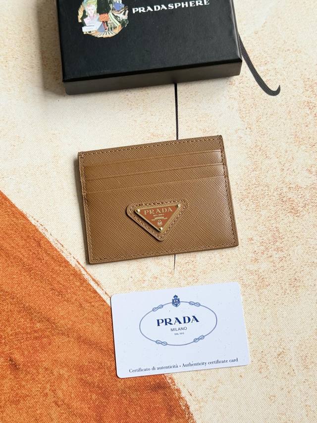 Prada classic women's card holder, model 1Mc025, exquisite workmanship and perfe