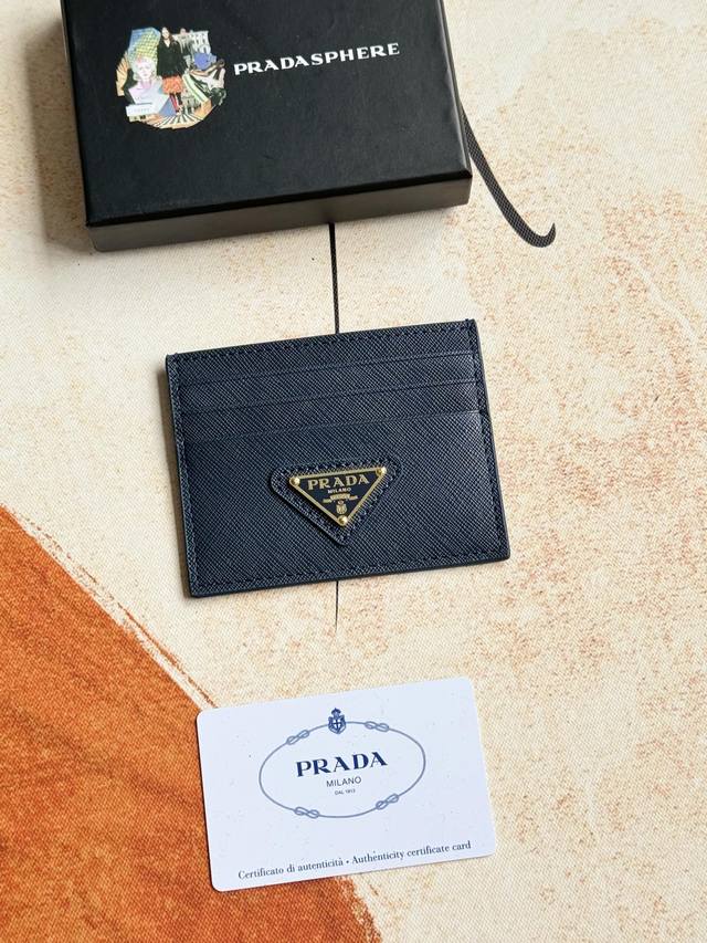 Prada classic women's card holder, model 1Mc025, exquisite workmanship and perfe