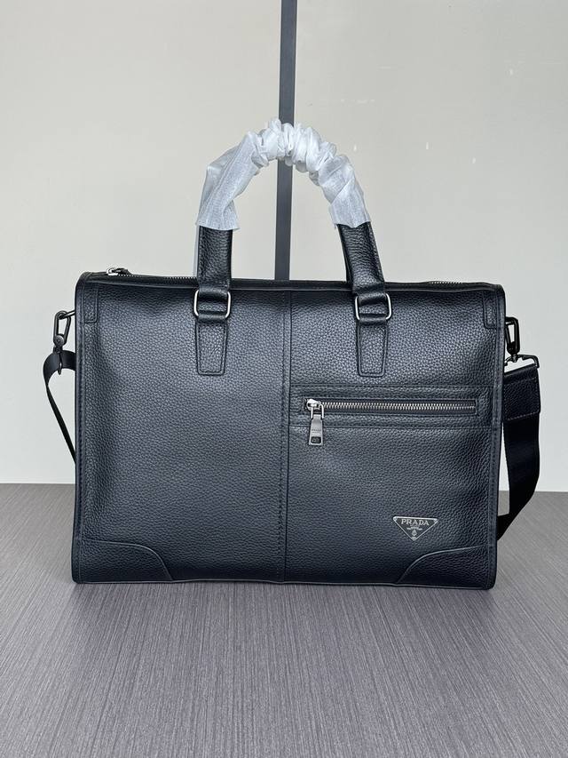 The latest and hottest Prada handbags from the top counters are shipped in larg