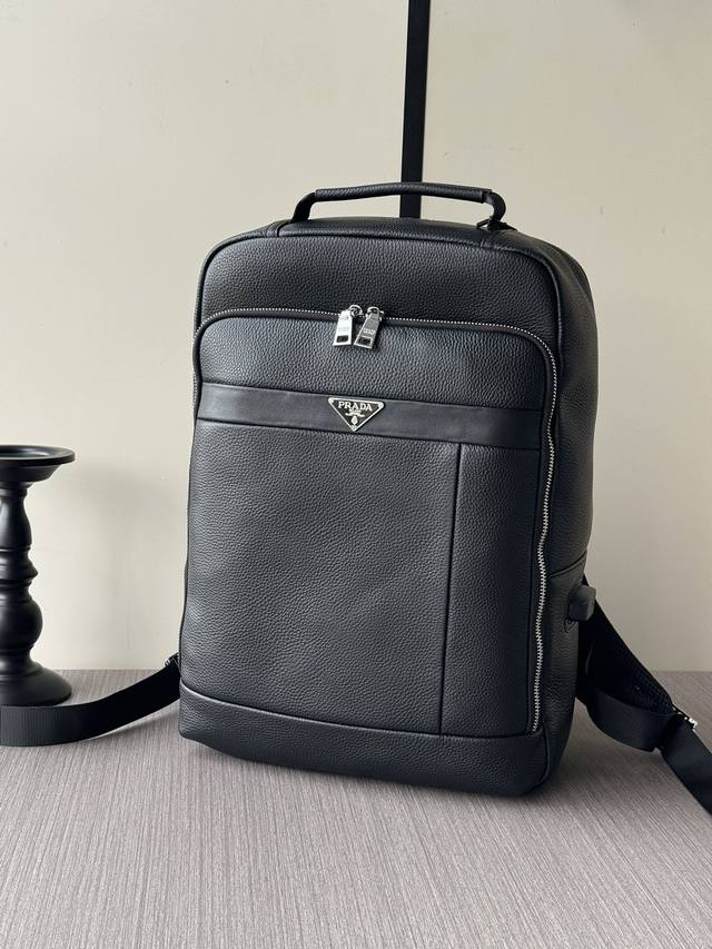 The latest and hottest Prada hand-held backpacks are shipped in large quantitie