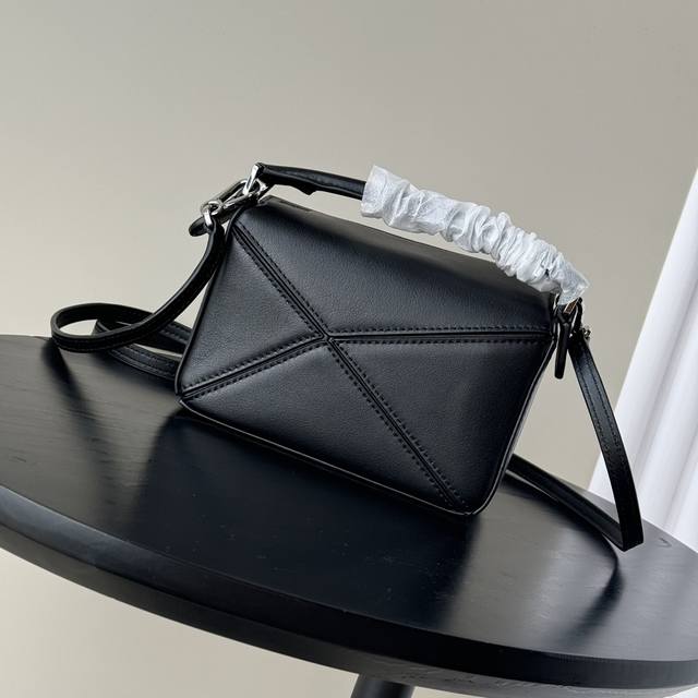 Top counter mouse hard goods Loewe new Mini grain soft cow leather Puzzle handba