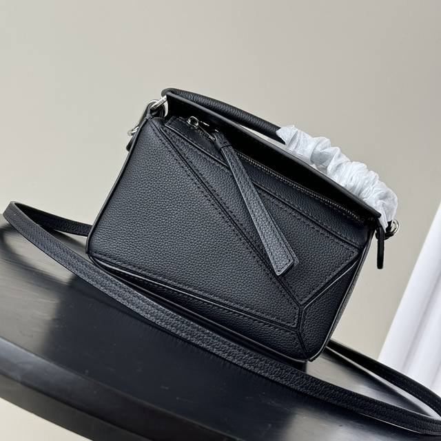 Top counter mouse hot goods Loewe new Mini grain soft cow leather Puzzle handbag