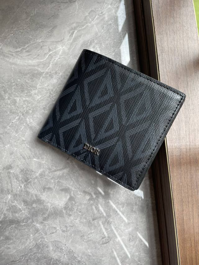 Dior men's short wallet, made of black Cd Diamond pattern smooth cowhide, bi-fol