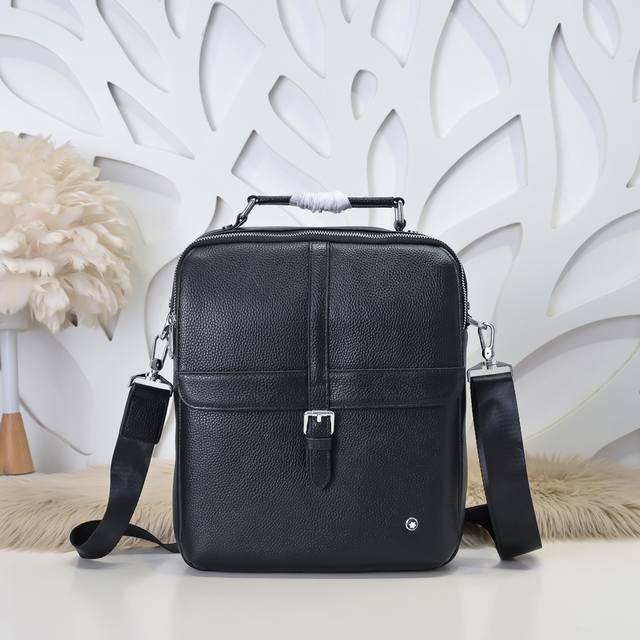 Montblanc - The latest men's handbag messenger bag is made of top-grain cowhide