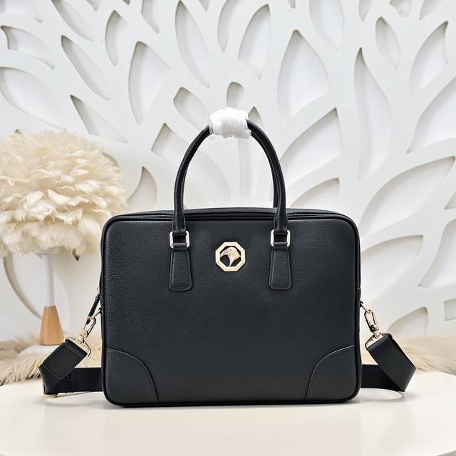 Stefano Ricci-The latest men's briefcase from Stefano Ricci is made of imported