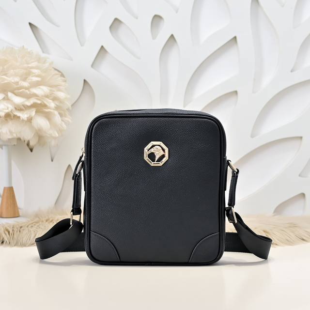 Stefano Ricci-The latest men's messenger bag from Stefano Ricci is made of impor