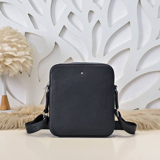 Mont Blanc Mont Blanc-The latest men's messenger bag is made of top-grain cowhid