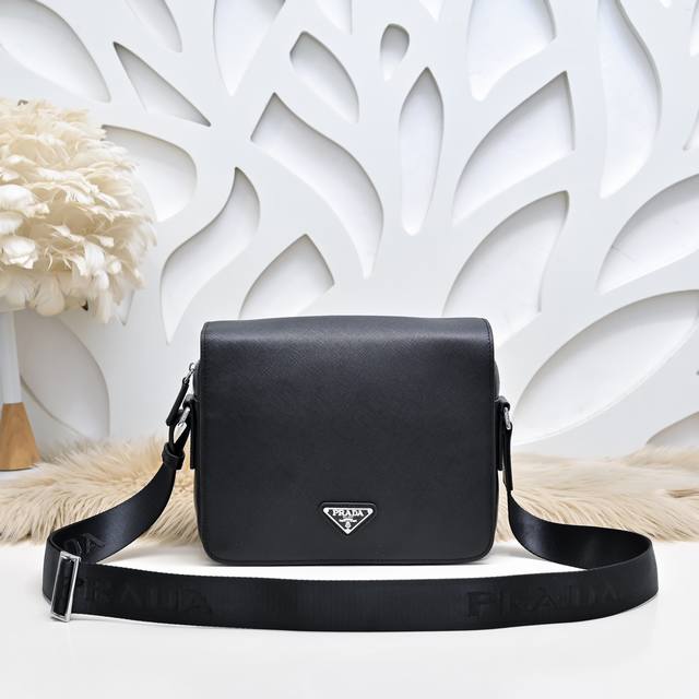 Prada-Prada's latest men's messenger bag is made of imported calfskin leather. I