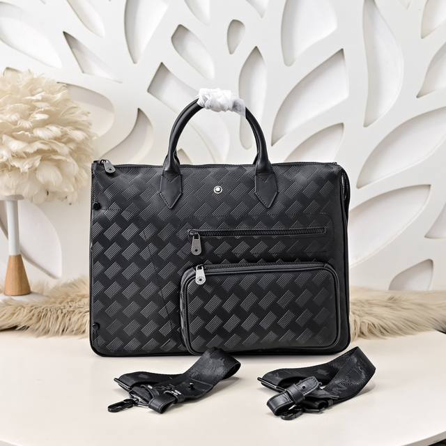 Mont Blanc Mont Blanc - The latest men's handbag is made of top-grain cowhide le