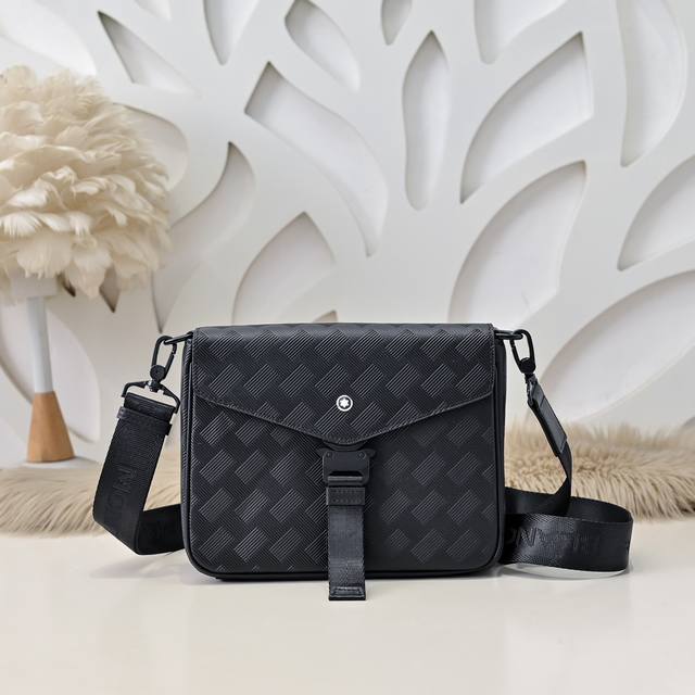 Mont Blanc Mont Blanc - The latest men's messenger bag is made of top-grain cowh
