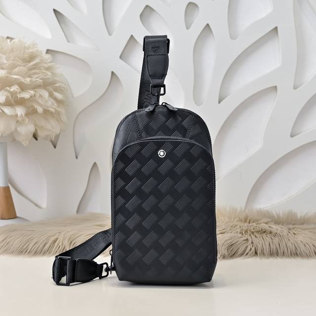 Mont Blanc Mont Blanc - The latest men's chest bag is made of top-grain cowhide