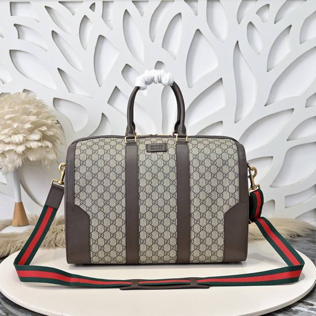 Gucci-Gucci's latest men's travel bag handbag is made of imported calfskin leath