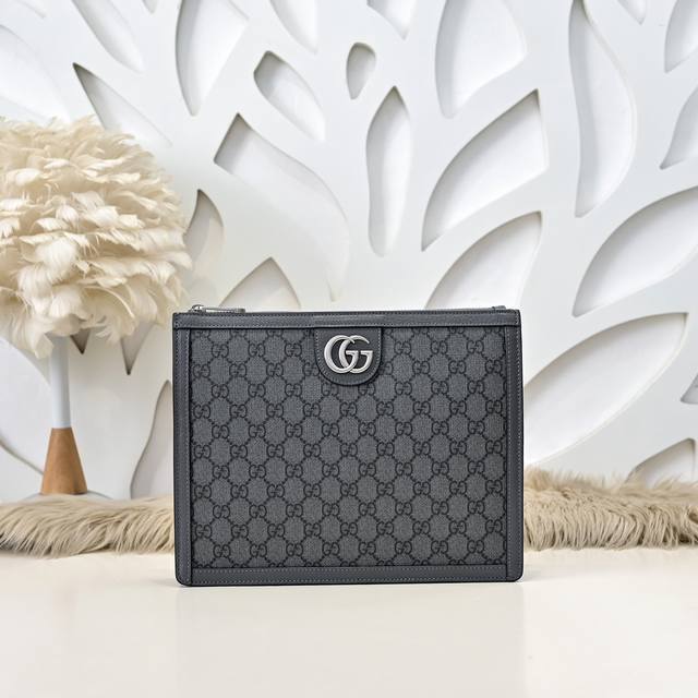 Gucci-Gucci's latest men's handbags are made of imported calfskin leather. The l