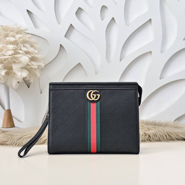 Gucci-Gucci's latest men's handbags are made of imported calfskin leather. The l